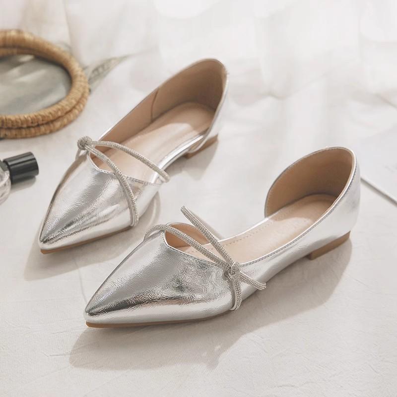 

Pointed flat-bottomed bag head sandals women s summer 2025 new French temperament socialite rhinestone commuting shallow mouth soft-soled single shoes 40 серебряный