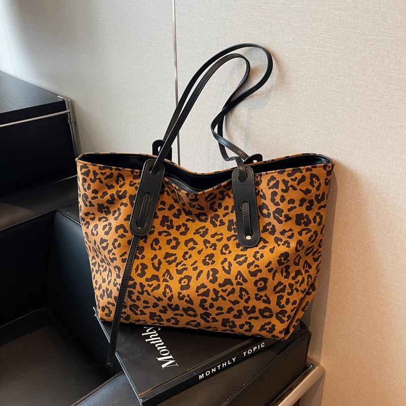 Сумка большой вместимости Женская сумка Модная сумка через плечо Премиальная сумка-мессенджер Тоут коричневый