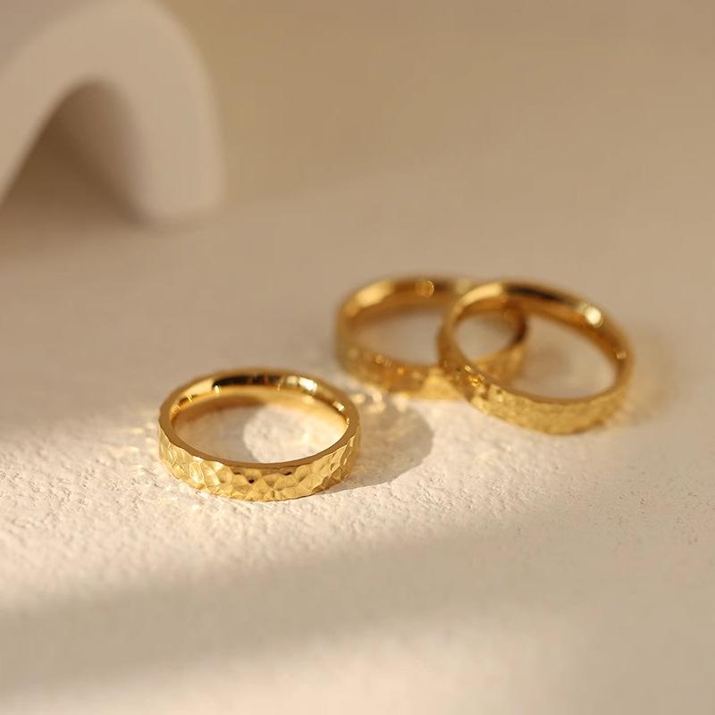 Simple crushed ice titanium steel ring - fade-resistant 8k gold water ripple hand-hammered texture