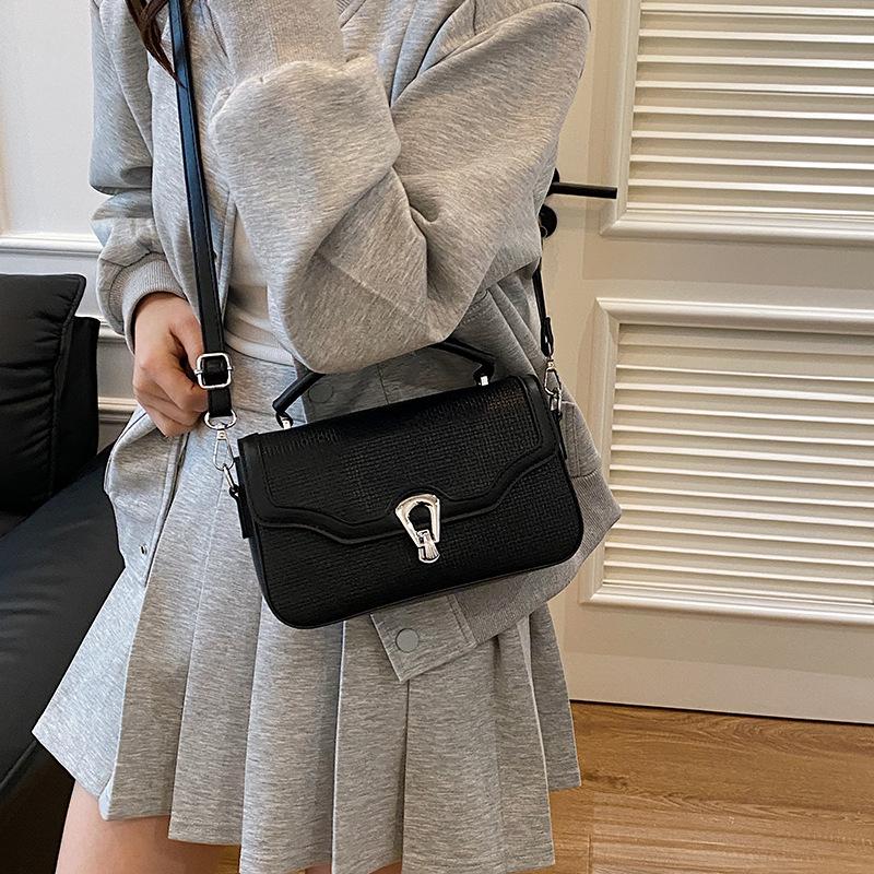 New fashion portable small square bag women's 2025 trendy versatile shoulder bag casual simple messenger women's bag