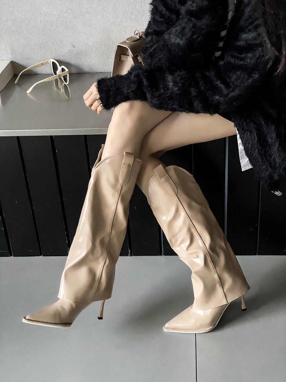 модные женские сапоги с острым носком до колена на шпильках на тонком каблуке бежевого — фото 3