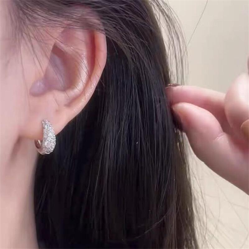 Oval Metal Ear Cuffs with Micro-Paved Zirconia - Sparkling, Fashionable, and Versatile Design for Women