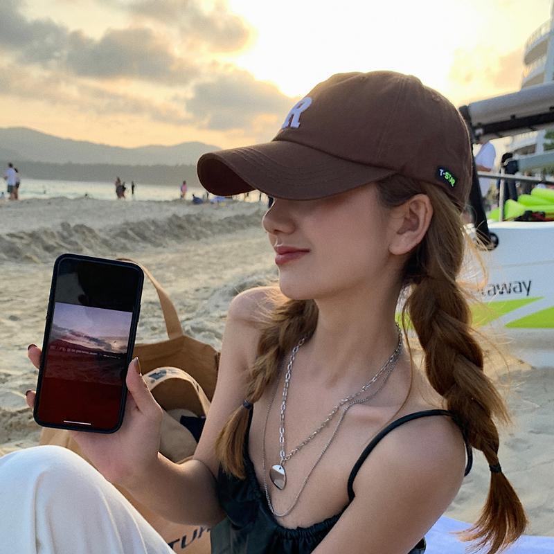 Versatile letter R brown baseball cap women spring and autumn niche Internet celebrities wear stylish sunscreen cap tide