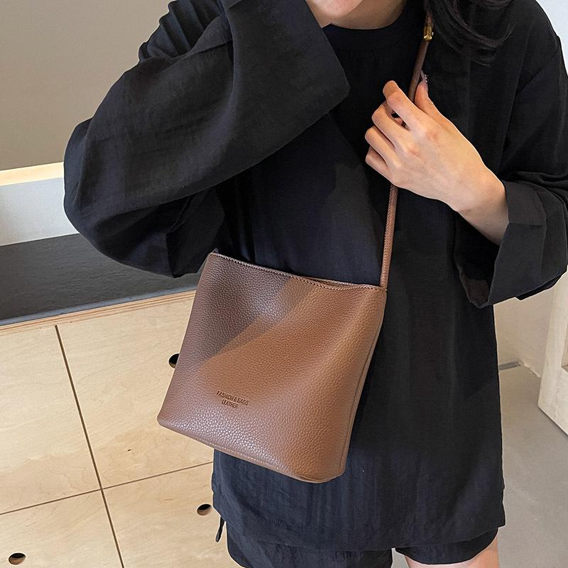 New Fashion Shoulder Bucket Bag Simple Personality Versatile Autumn and Winter Fashion Crossbody Temperament Women's Bag