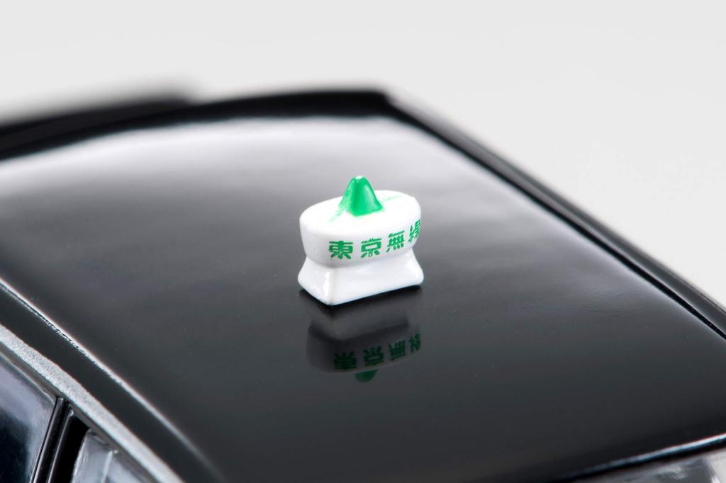 Tomica Limited Vintage Neo 1/64 Scale LV-N219a Toyota Crown Sedan Tokyo Wireless Taxi (Black) Finished Model (Product Number: 312437)