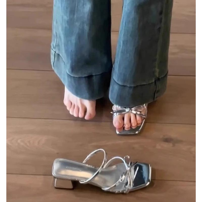 2025 new French temperament beautiful cool slippers women's summer wear versatile with skirts word with high heels sandals