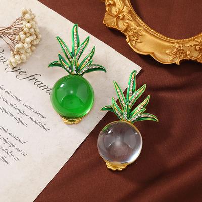 Classic Vintage Women Girls Resin Stone Pineapple Pins Brooches Retro Trendy Creative Design Fruit Crystal Badges Corsage Pin