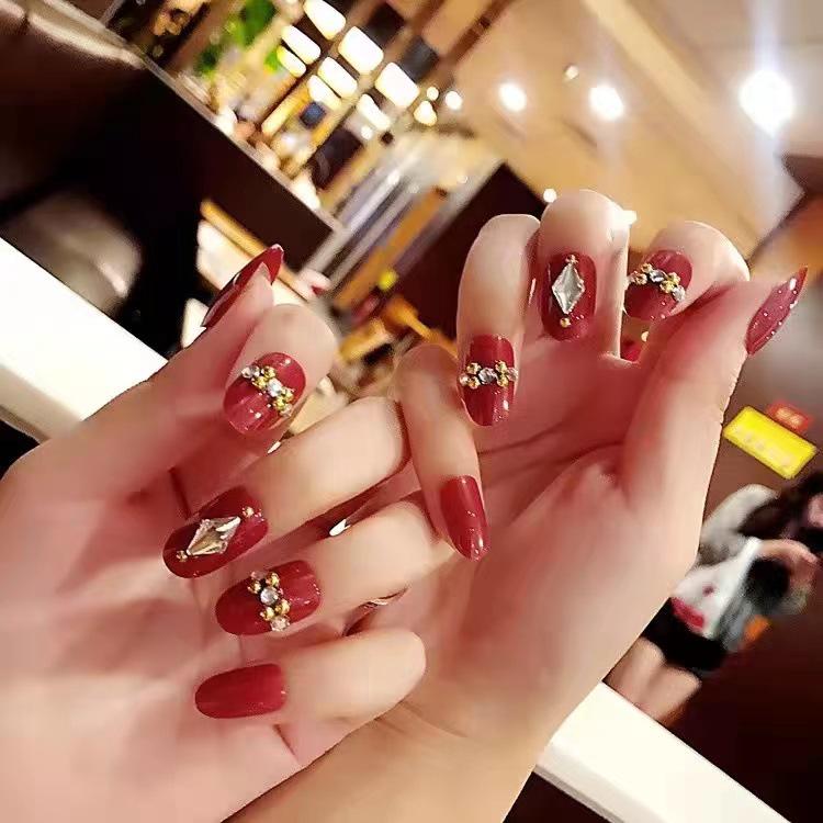 

Burgundy Rhinestone Short False Nails: Bridal Manicure Patches for a Noble Look