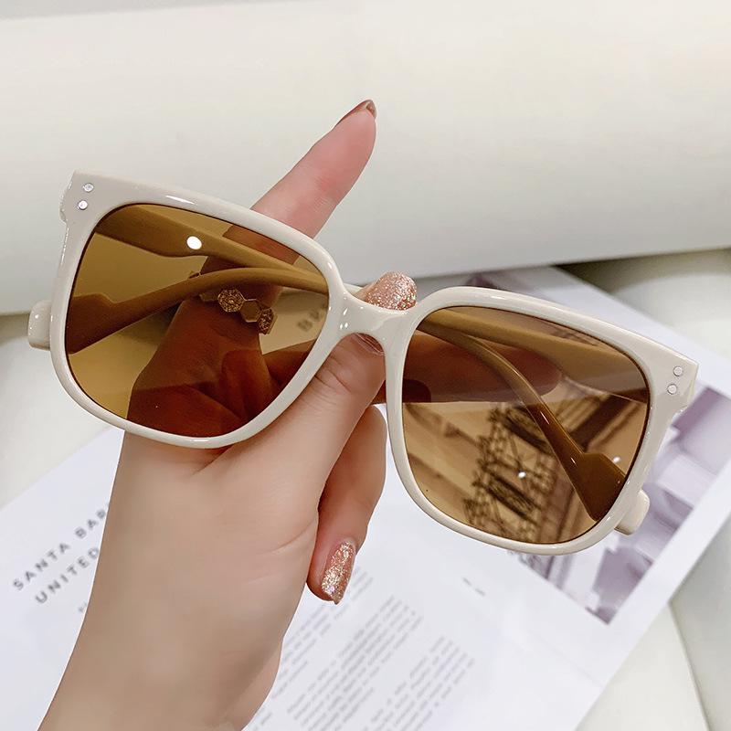 2025 Retro Square Frame Unisex Sunglasses – Trendy Fashion with Rice Nail Accent