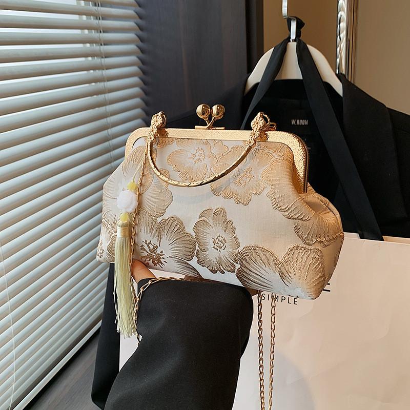 New Chinese Style Cloud Bag With Lock Closure For Daily Casual Use