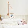 Krippenmobile Drehbare Spieluhr mit Liedern Motor Zubehör Anhänger Spielzeug 0 12 Monate Babybett Hängendes Glockenspiel Spielzeug Kinderzimmer spielt Holzmaserung