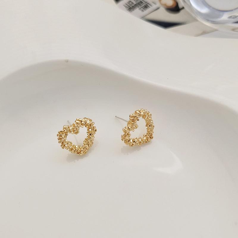 Vintage Metal Heart Stud Earring for Woman 2024 New Trendy Copper Color Geometric Twisted Wave Earring Party Zircon Accessories