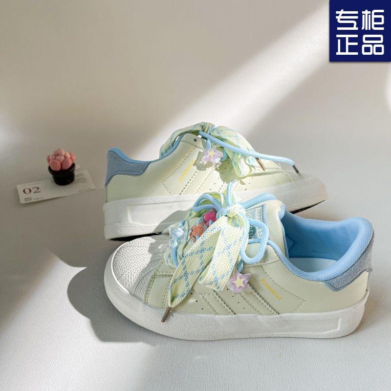 Nye nisjedesign boardsko kvinnelige studenter tidlig vår ny søt allsidig tykksålet avslappet liten hvit