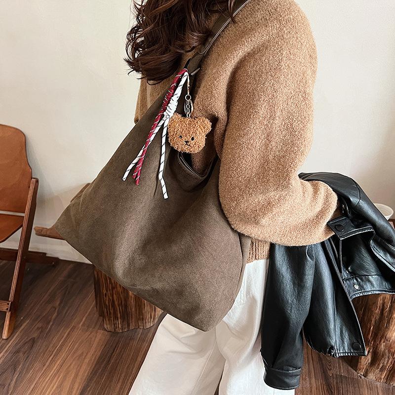 2025 Winter New Niche Women's Bag Fashion Casual Underarm Bag Women's Commuter Large Capacity Tote Bag