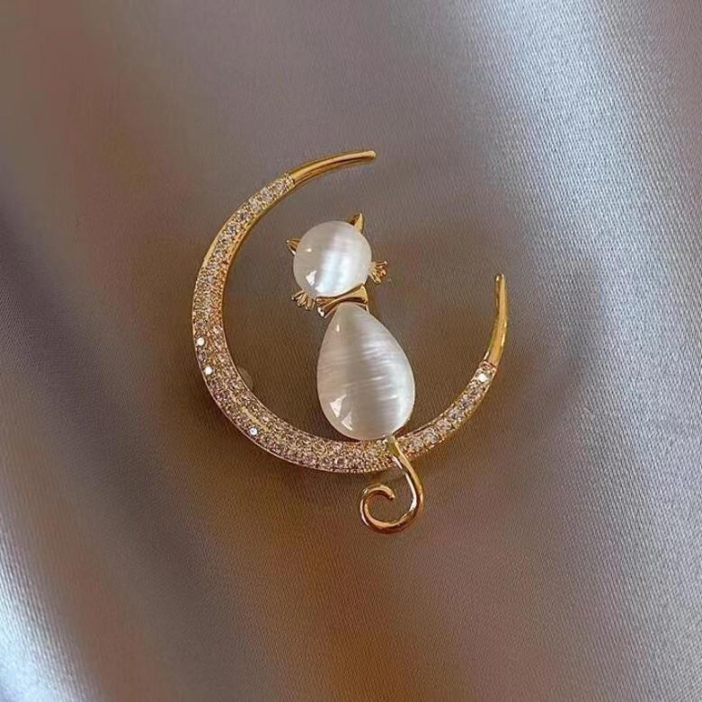 Exquisite Cat Eye Brooch: Elegant Kitten Corsage & Versatile Accessory for Women
