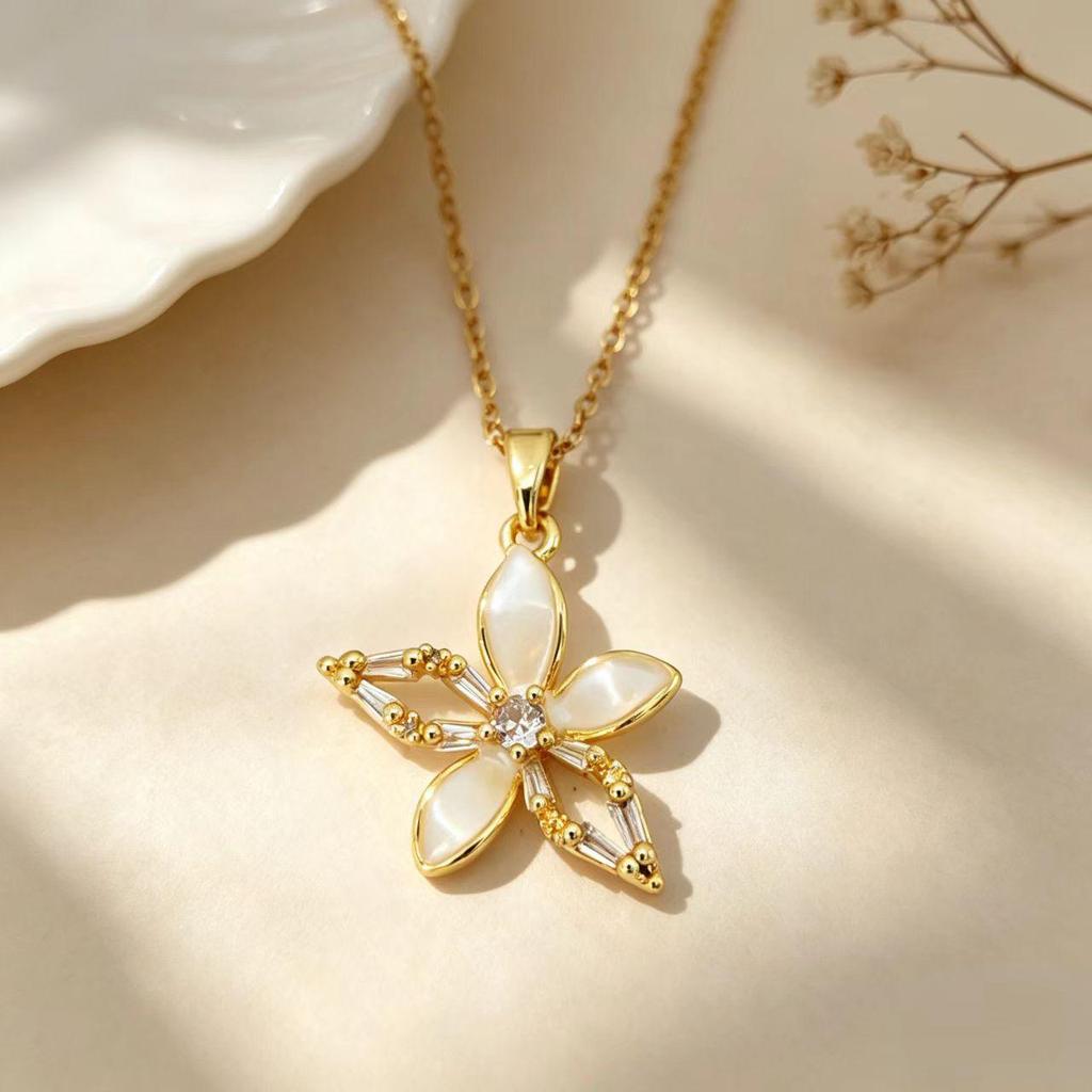 Elegant Cat Pendant Necklace: Fresh Design with Micro-Set Zircons for Women - Light Luxury & High-End Feel; Perfect Clavicle Chain Accessory.