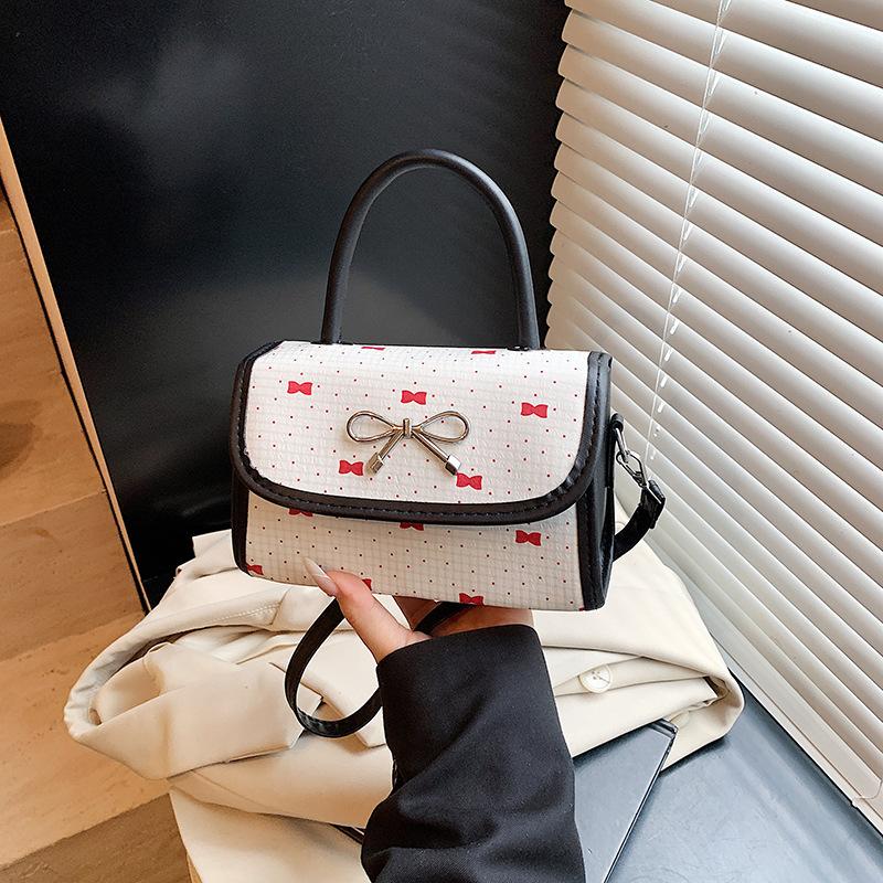 

Корейская версия женской сумки-багета с бантом, 2025 новая высококачественная текстура, модная повседневная на плечо, сумка-мессенджер для женщин белый