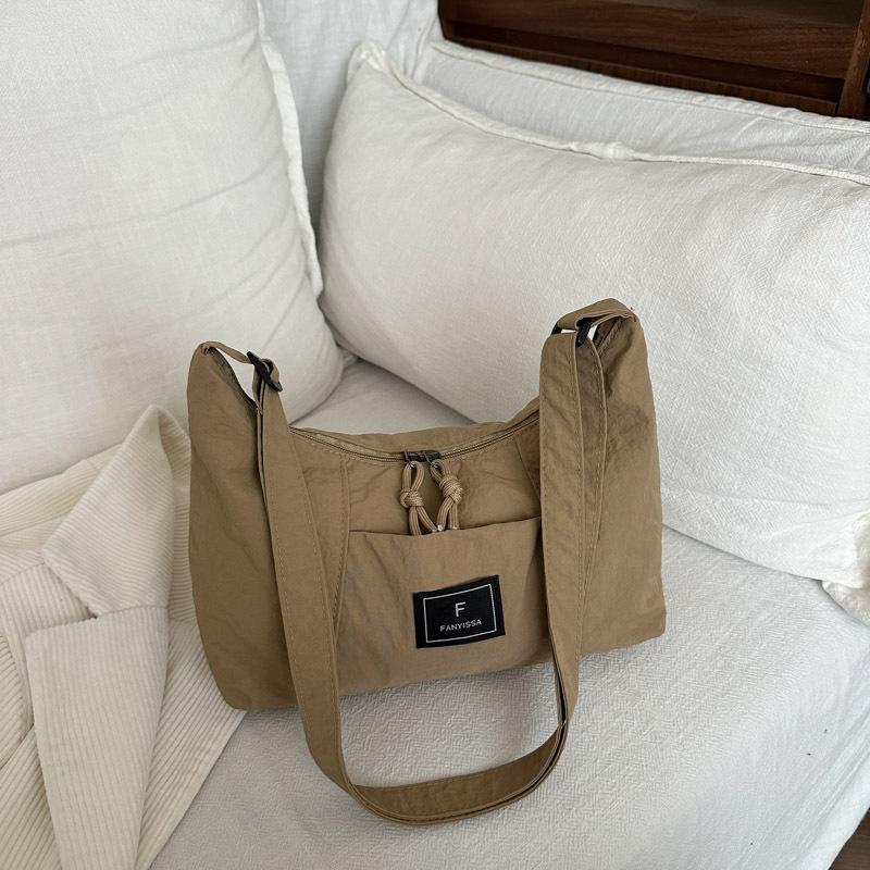 

2025 new spring large-capacity single shoulder oblique span retro simple Ruiying commuter women s bag fashion casual tote bag хаки