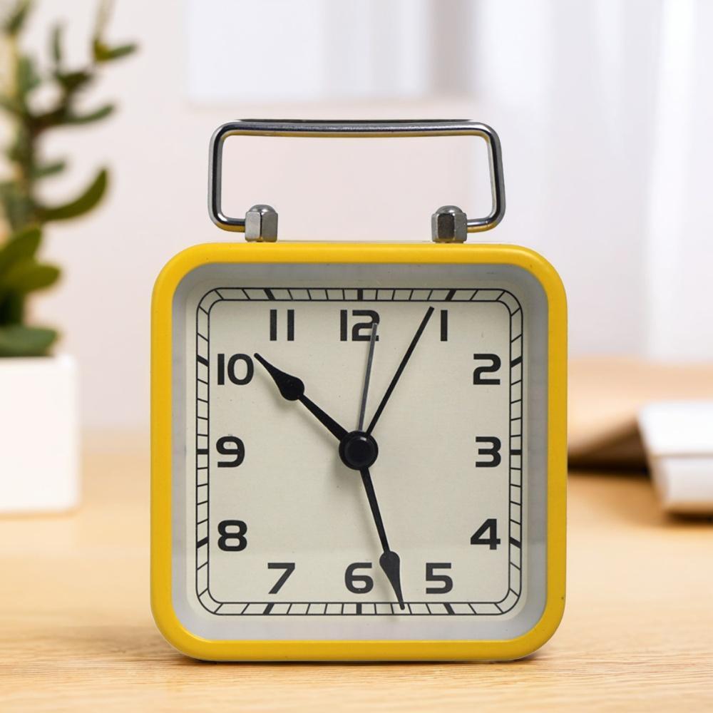 Metall quadratischer kleiner Wecker Kinder Schreibtisch Stille Uhr Student Nachttisch Schlummer Leuchtet im Dunkeln Quarz Tischuhr