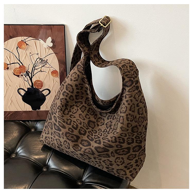 Suede bag women's large-capacity new autumn and winter versatile shoulder messenger bag commuter tote bag