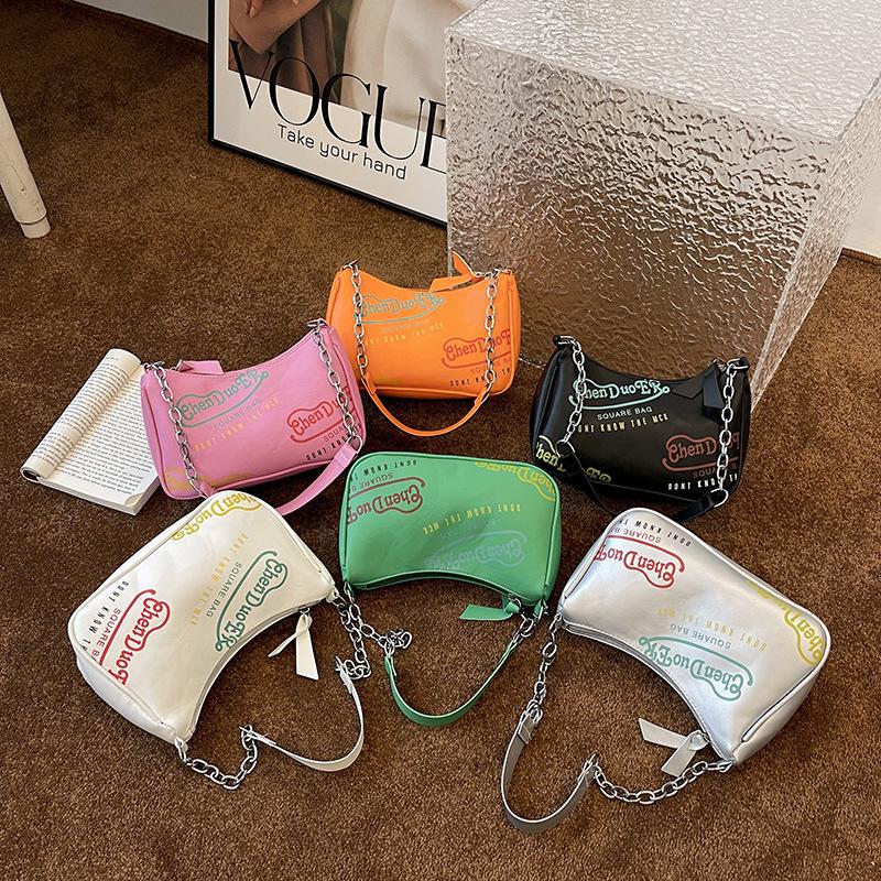 2023 Autumn Korean Style Girlish Heart Shoulder Bag: Niche Baguette Chain Design