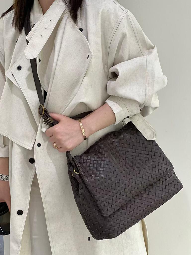 Simple and versatile light luxury flap bags, a variety of leather women's bags, hand-woven bags, high-end sheepskin shoulder bags