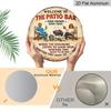 2D Flat, 1pc Round Aluminum Hanging Sign, "Welcome To The Patio Bar" Retro Metal Wall Plaque, Vintage BBQ & Friends Drinking Design, Ideal for