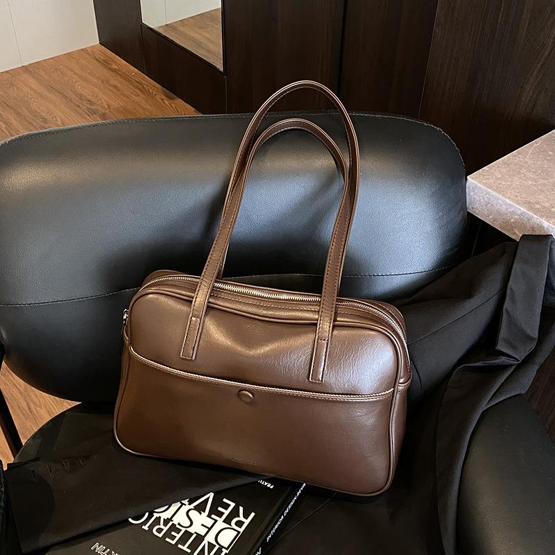 Large capacity bag women's autumn and winter 2025 new retro niche design shoulder underarm bag commuter tote bag