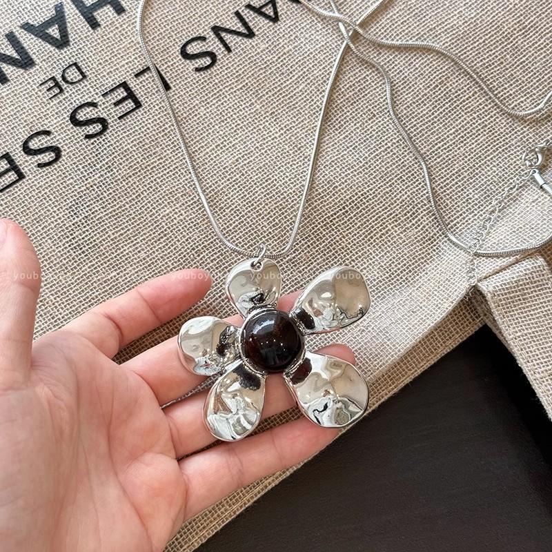 European and American exaggerated silver flower pendant necklace female long style in style personality collarbone chain accessories