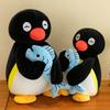 Pingu Holder en Fisk Plysjdukke Søt Tegneserie Jente Barn Bursdagsferiegave