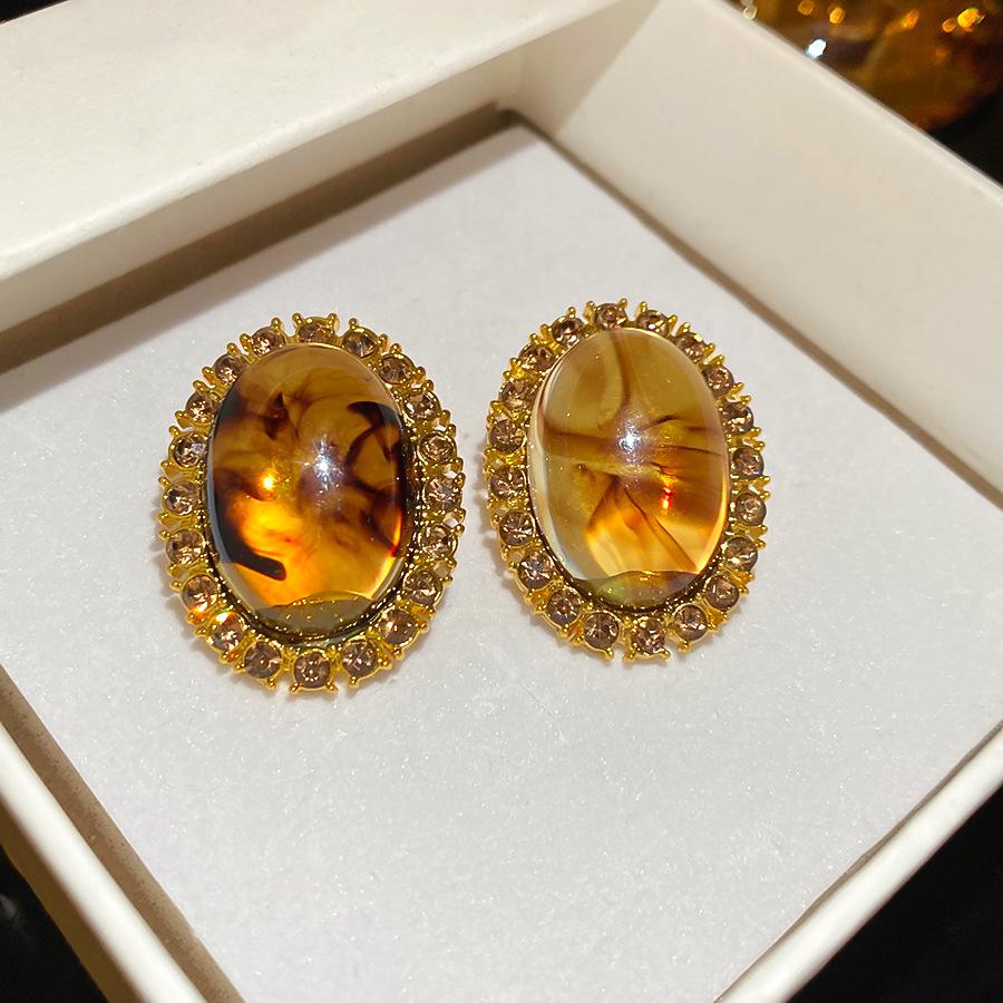 

Серьги-пусеты Maillard Silver Needle: Геометрические неровные серьги-пусеты из смолы для женщин