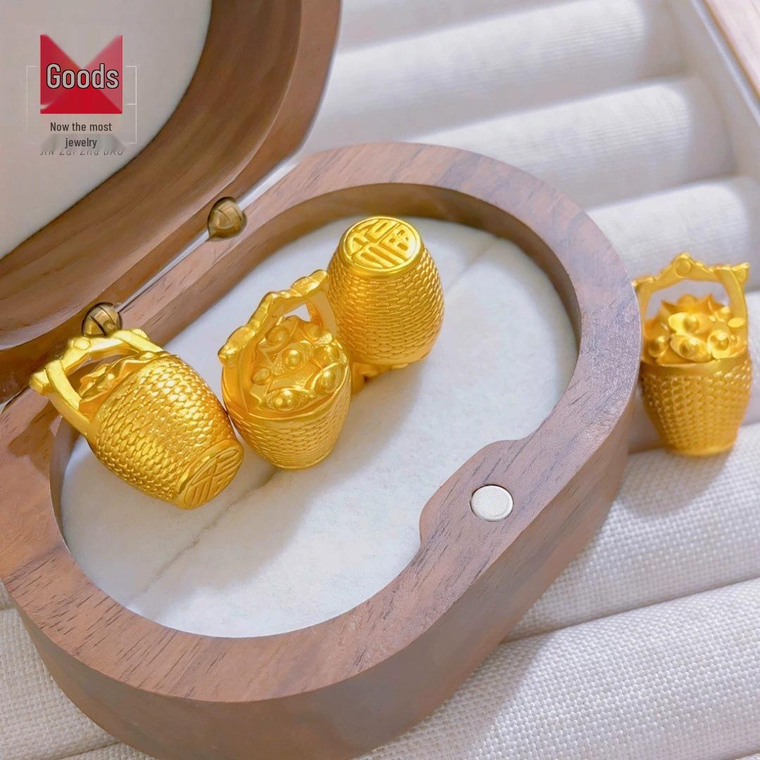 Versatile Gold-Inspired Clavicle Chain Pendant with Auspicious Design