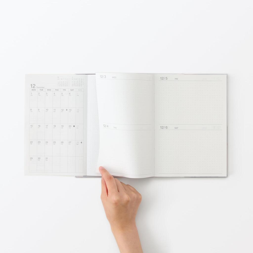 MUJI Počínaje prosincem pondělí 84854354 Plánovač na první pohled, Měsíční/Denní, 2025, Začátek, A5, Bílý,