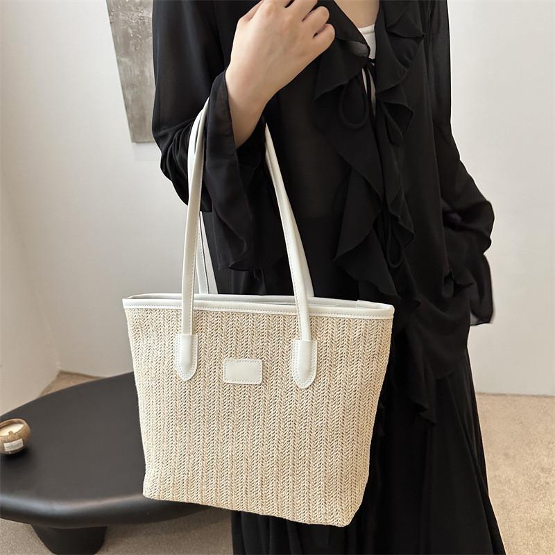 Chic And Sweet Woven Straw Handbag In Multiple Colors Ideal For Casual Use