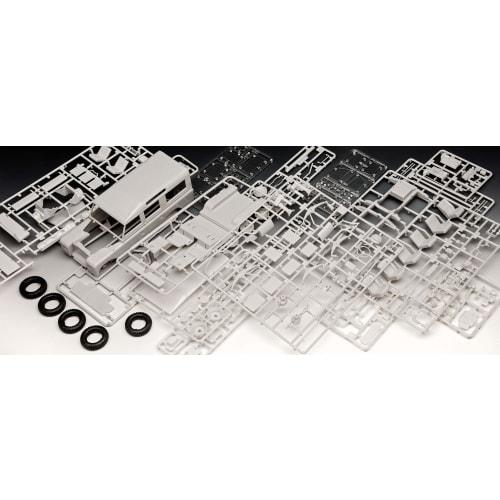 German Revell 1/24 Land Rover Series III Plastic Model 07047