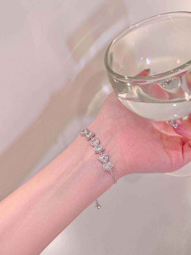 Elegante Bracciale di Lusso Leggero con Cucitura a Fiocco di Zirconi