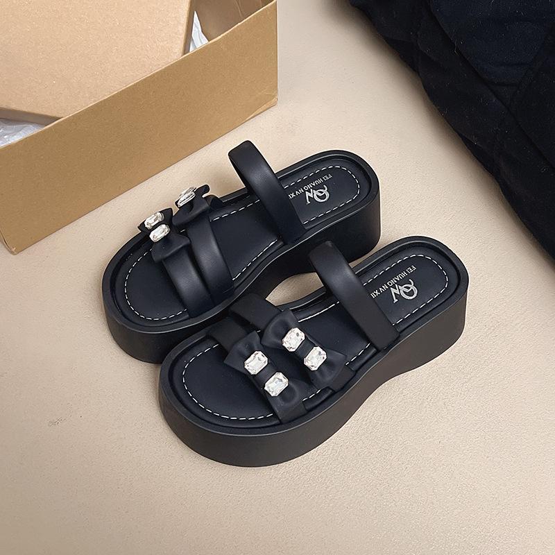 

French-style foreign-style bow wear one-word drag women 2025 new summer thick-bottomed rhinestone muffin with cool slippers 35 чёрный