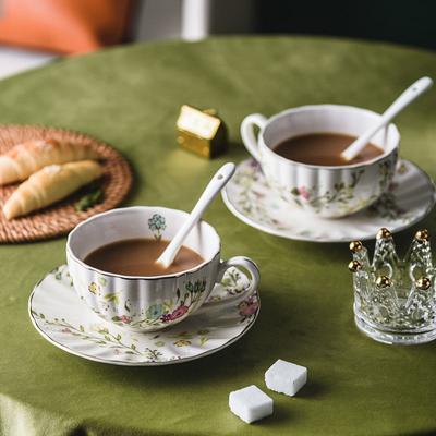 Einfache und frische Blumen-Kaffeetasse und Teller, zweiteiliges Set aus exquisiter Keramiktasse, Wassertasse, Blumen-Teetasse, Milchtasse