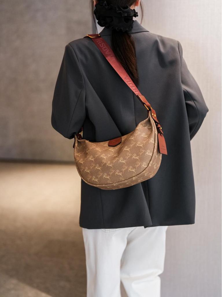 High-Capacity Women's Crossbody Dumpling Bag 2025: Versatile & Stylish Quality Design