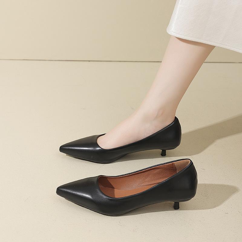 

Мягкая кожа универсальные французские профессиональные туфли-лодочки с квадратным каблуком и неглубоким вырезом, женственность, заостренный носок, новинка 2025, весна и осень, для работы, низкий каблук 40 чёрный