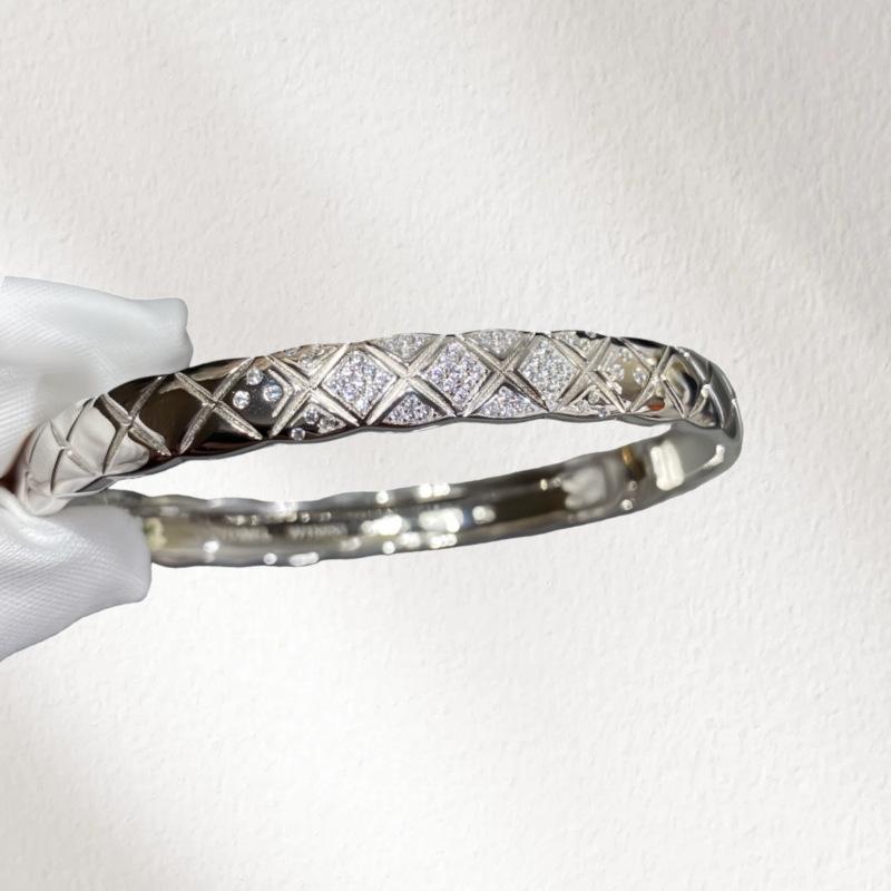 Elegant Little Coco Starry Diamond Quilted Bracelet for Women