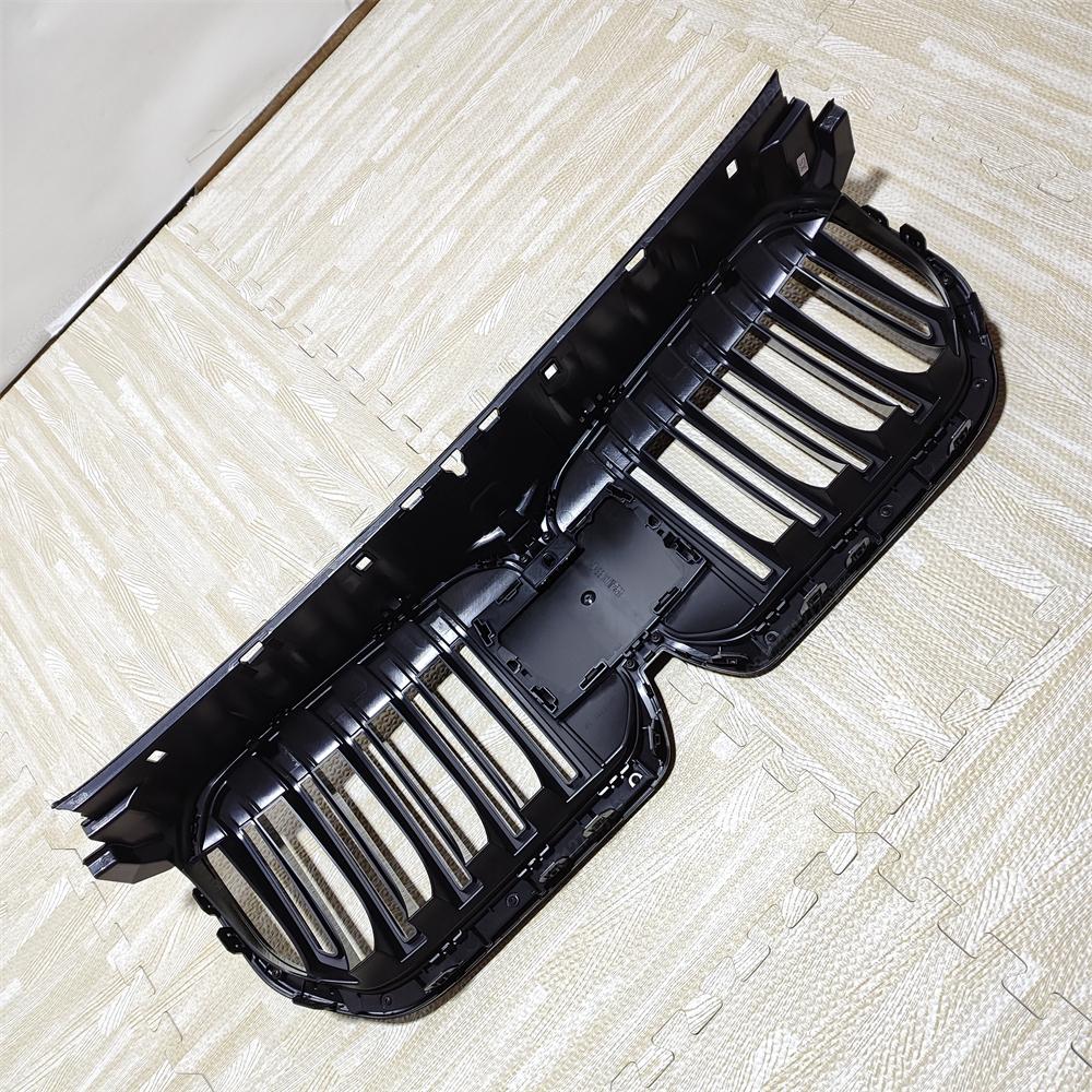 Front Grille Bumper Double Slat Grill For BMW X1 U11 iX1 M Sport 2022-2024 Racing Grill Car Styling Bodykits Gloss Black Tuning