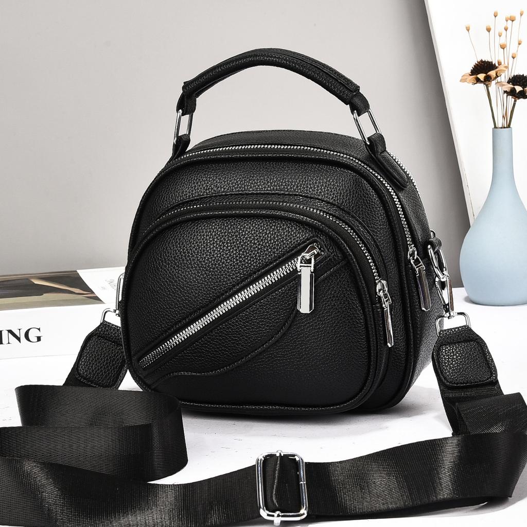 Bag Women's 2026 New Fashion Versatile Messenger Bag Practical Super Fire Small Bag