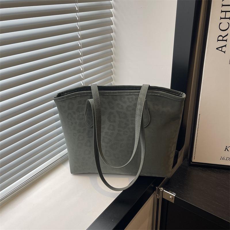 Large capacity fashionable and versatile large bag women's new trendy tote bag textured shoulder armpit bag