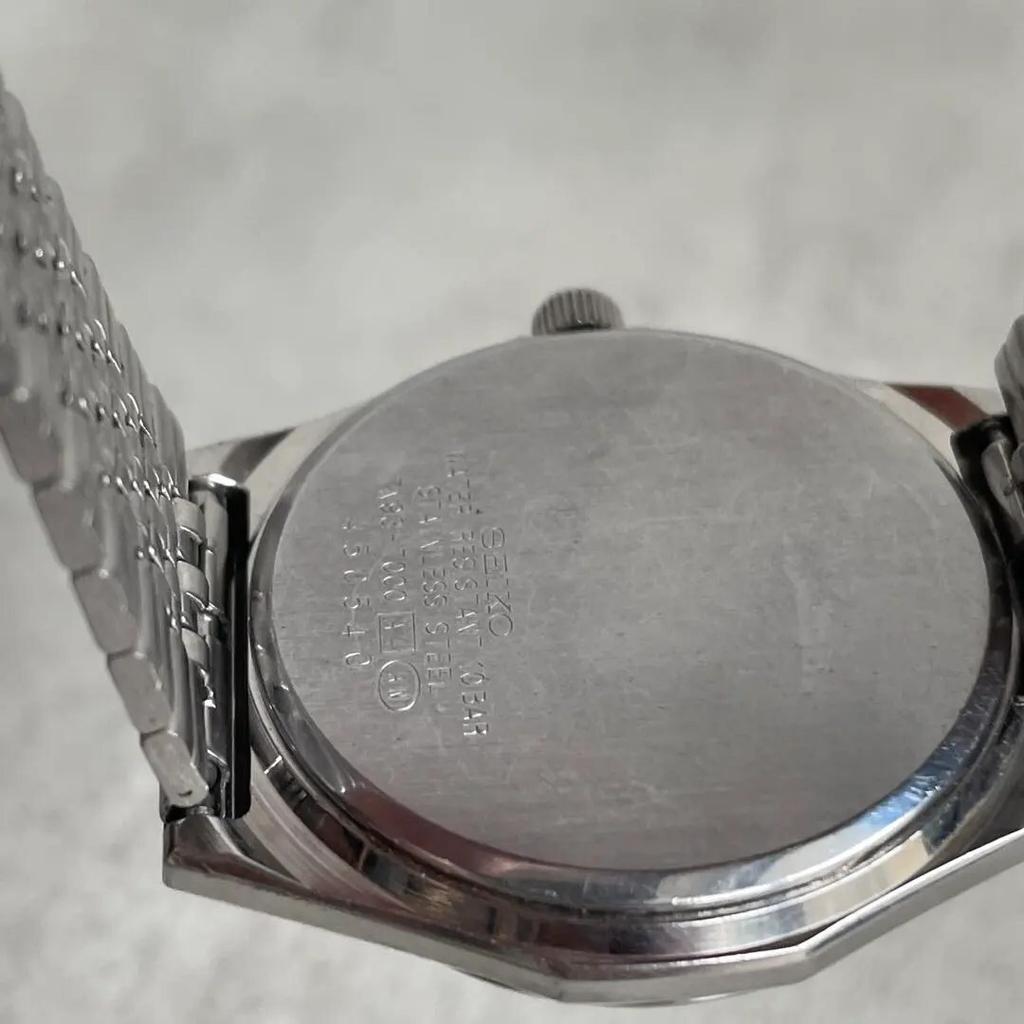 SEIKO Spirit herringbone dial wristwatch day-date