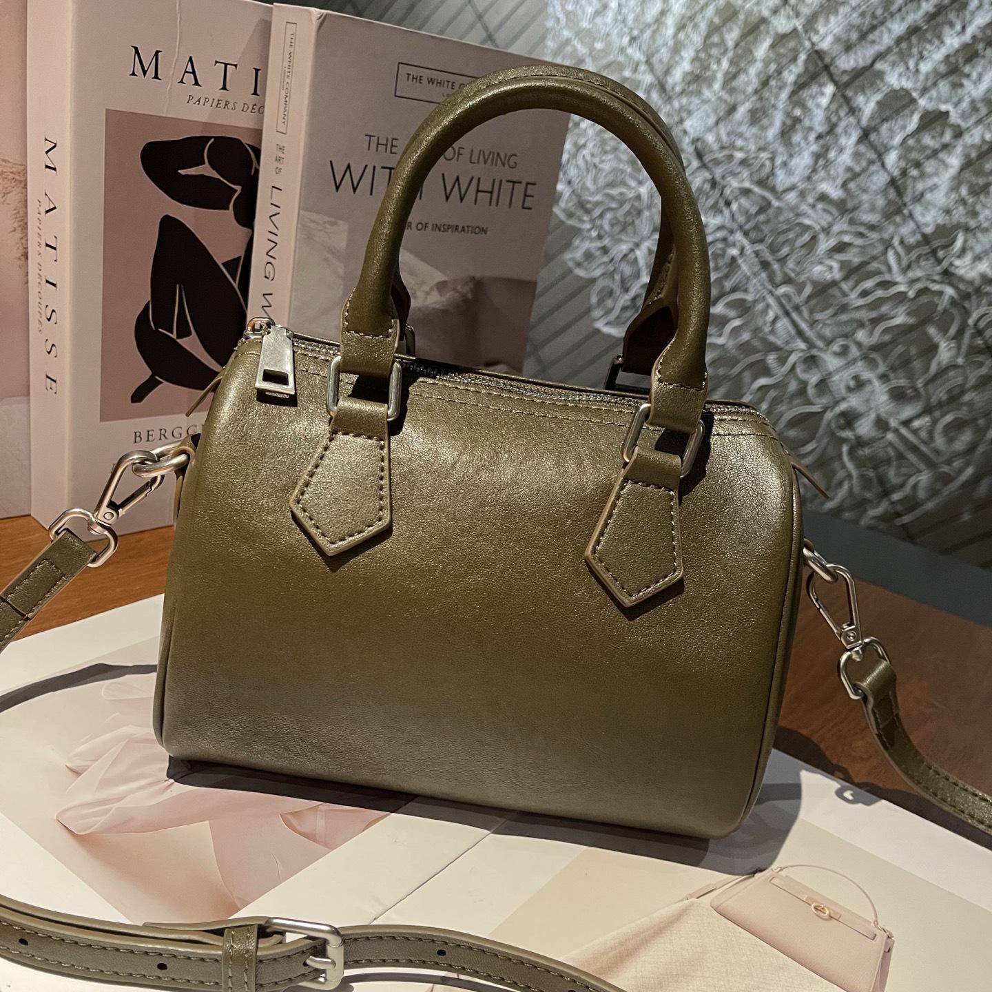 

Сумка из натуральной кожи для ручной носки, в ретро-тренде, новая 2025 года, из коровьей кожи, простая повседневная на плечо, нишевая женская сумка 20*12*15cm