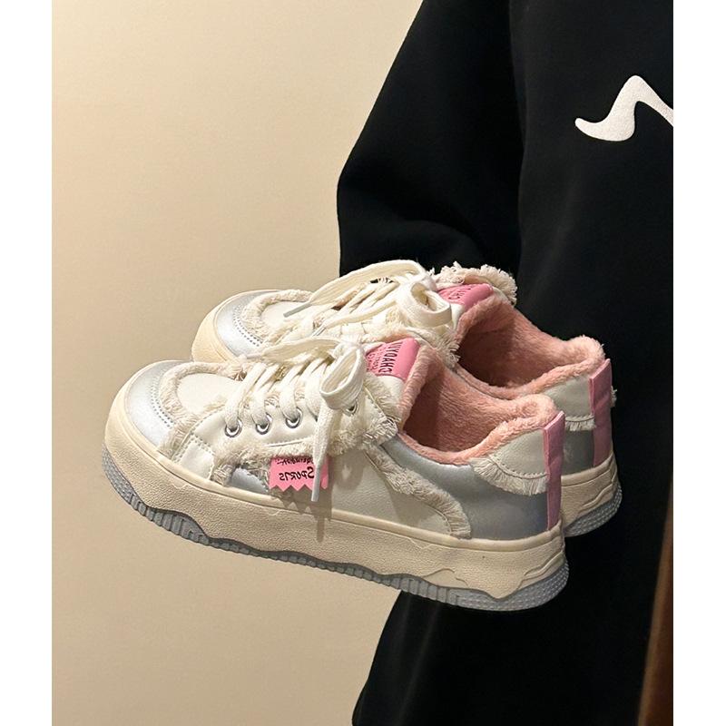 Thick-soled velvet board shoes 2025 winter new versatile little white shoes ins student casual niche warm cotton shoes