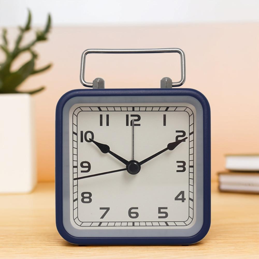 Metall quadratischer kleiner Wecker Kinder Schreibtisch Stille Uhr Student Nachttisch Schlummer Leuchtet im Dunkeln Quarz Tischuhr