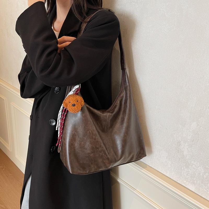 

This year s popular broadband messenger bucket bag women s bag trendy new 2025 high-end sense solid color texture niche shoulder bag 36*13*38