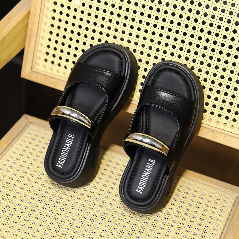 

Thick-soled metal decorative cool slippers women s summer new fashion soft-soled soft-soled casual one-word drag 40 чёрный